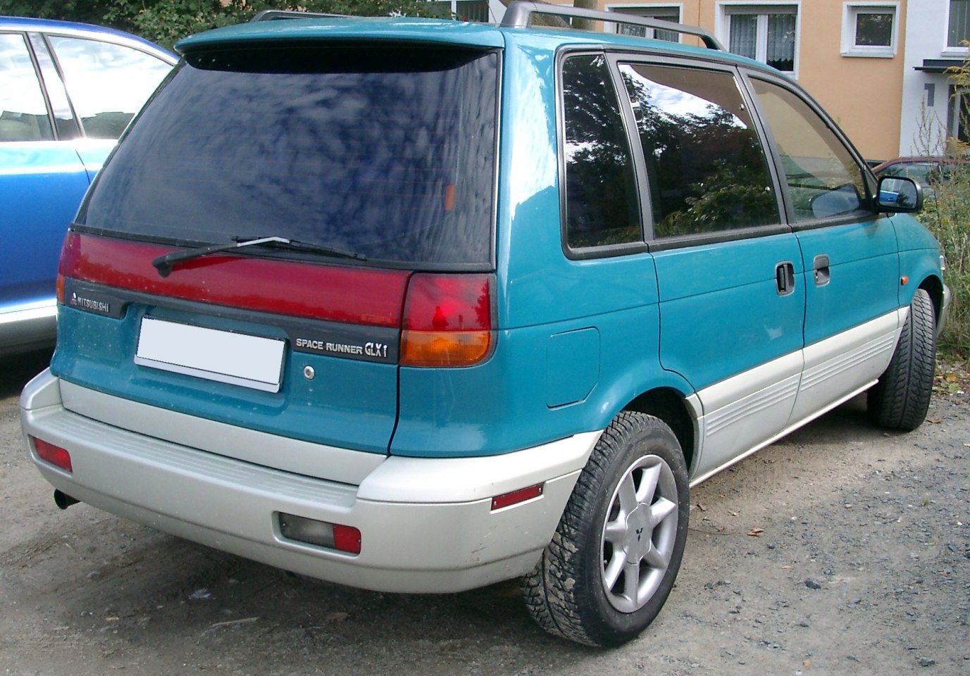 Mitsubishi Space Runner technical specifications and fuel economy